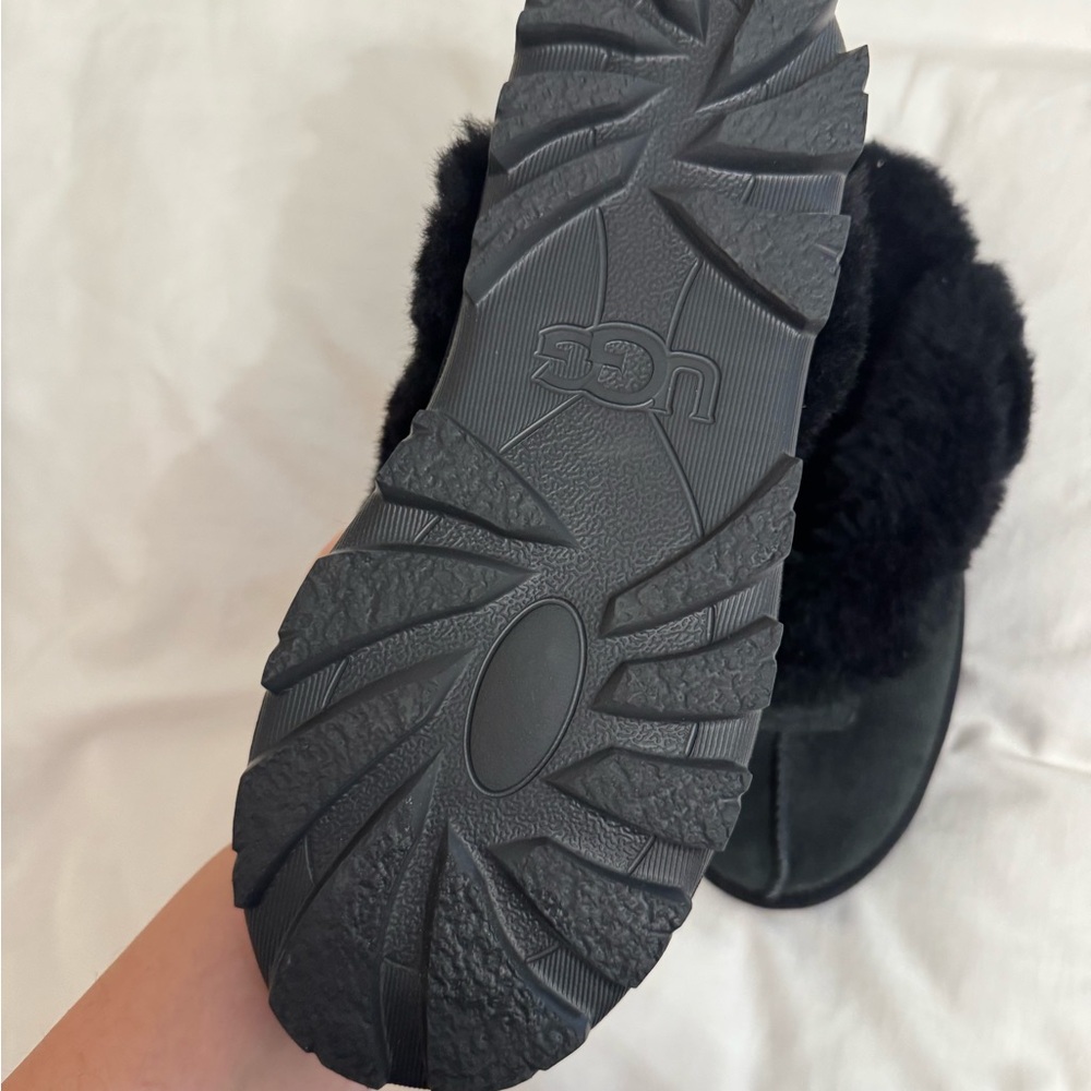 UGG Black Fuzzy Slippers brand new no box - Picture 4 of 5